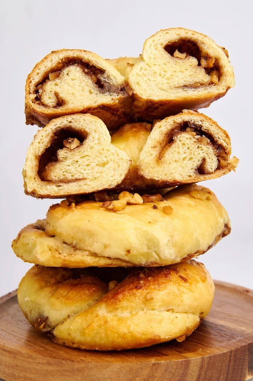 Cinnamon walnut roll
